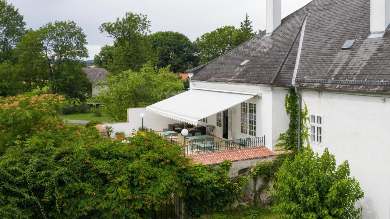 Boutique Hotel Zum Oberjaeger, Schloss Lackenbach Exterior foto